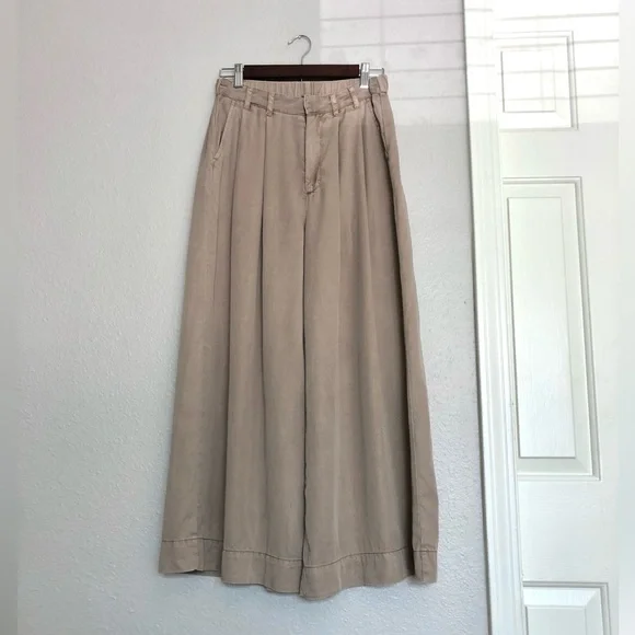 YFB KHAKIE WIDE-LEG PANTS,
SMALL. - Picture 1 of 10